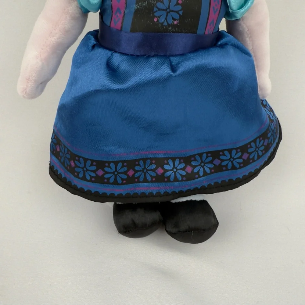 Disney Store Exclusive Authentic Frozen Toddler Elsa 12